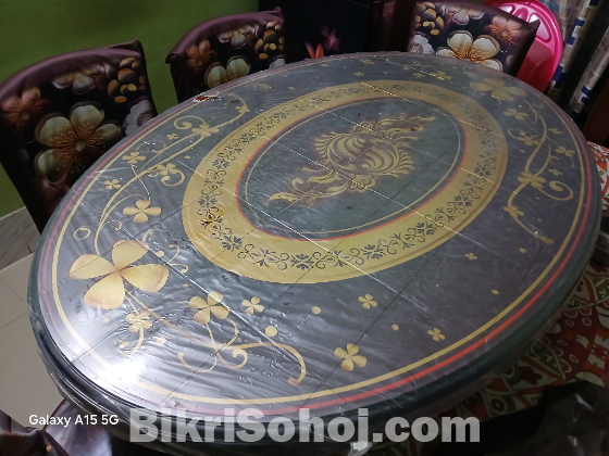 ডাইনিং টেবিল